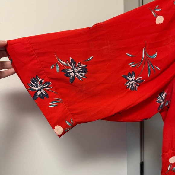 Torrid Lexi Red Floral High Low Georgette Tunic Size 6X Roll Tab Sleeves - Picture 8 of 15